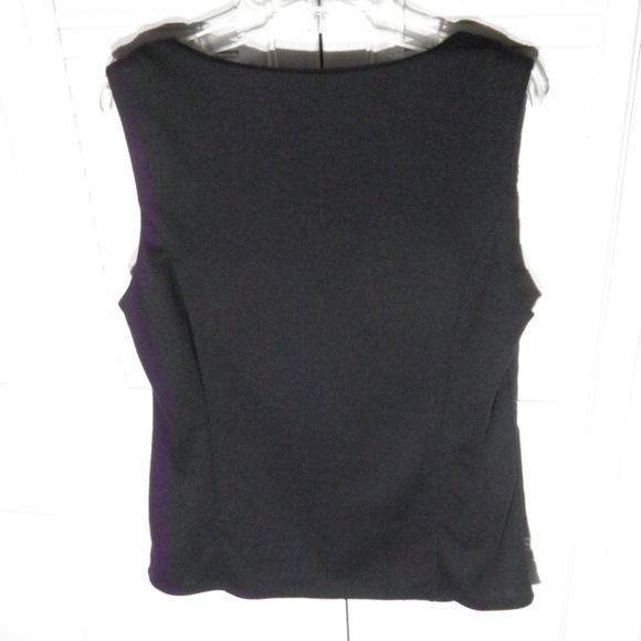 Geometric Cut Out Front Focus Pattern - Picture 7 of 8